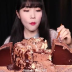 小姐姐吃神奇巧克力蛋糕,小姐姐的神奇巧克力蛋糕之旅